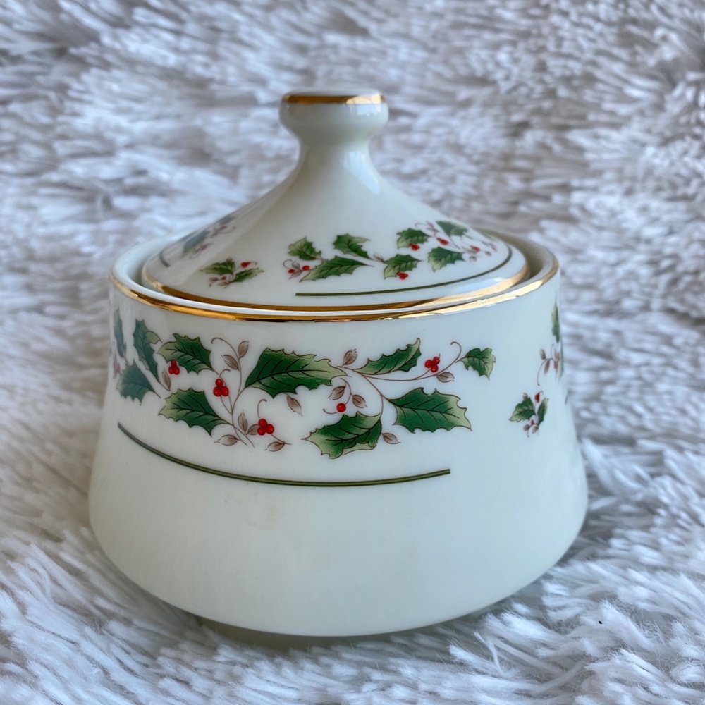 Vintage ROYAL LIMITED Holly Holiday Sugar Bowl with Lid White Green OS